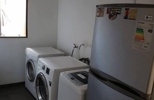 Pudahuel Apartment | ¡8 minutes from the airport! Room with a shared bathroom at a traveler's house