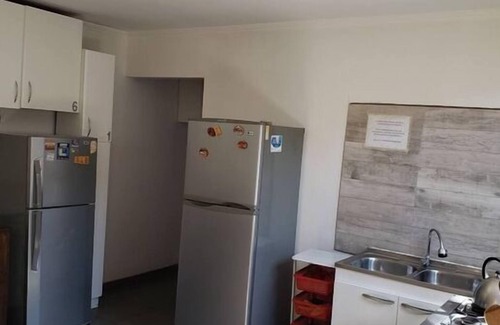 Pudahuel Apartment | ¡8 minutes from the airport! Room with a shared bathroom at a traveler's house