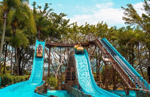 Penha House | 8 Minutos do BETO CARRERO WORLD, 2 Quadras da Praia, área central de Penha SC.n