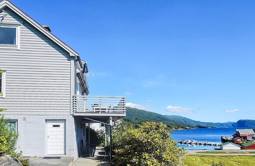 Hyllestad House | 8 person holiday home in Sørbøvåg