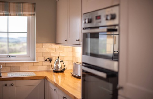 Hawick House | 8 Person-Luxury-FamilyFriendly-PetFriendly-Hot Tub