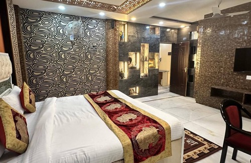 Varanasi Hotel | 8-room hotel in wonderful Varanasi with WiFi, AC. Enjoy your stay