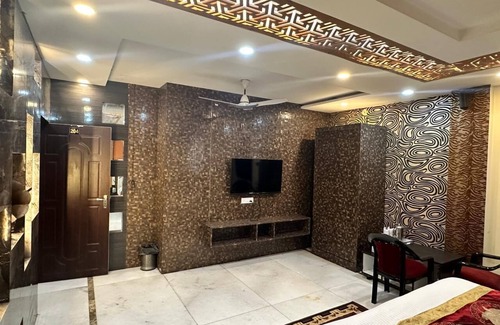 Varanasi Hotel | 8-room hotel in wonderful Varanasi with WiFi, AC. Enjoy your stay