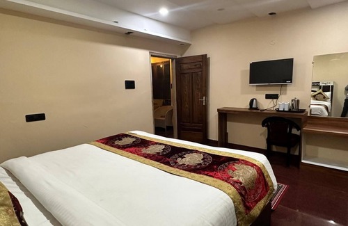 Varanasi Hotel | 8-room hotel in wonderful Varanasi with WiFi, AC. Enjoy your stay
