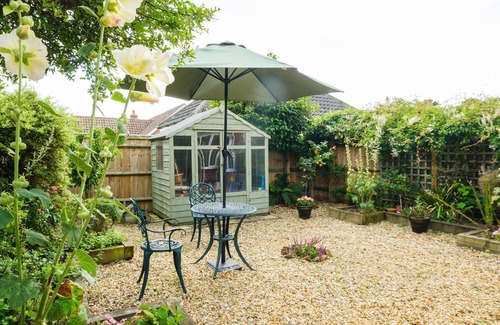 Snape Cottage | 8 Saxonfields - sleeps 4 guests in 2 bedrooms