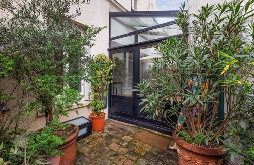 Epinettes Apartment | 80 m² duplex loft-style architect-designed apartment with private garden