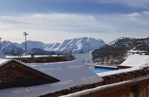 Jeux Apartment | 80 m2, ski in/out center Alpe d'huez, luxury 8p 3bdrm 3bathroom 3 terraces with fireplace SPOT