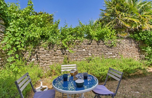 Les Portes-en-Re Ski Chalet | 800 m from the beach, garden, house for 4