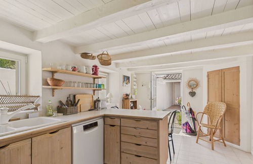 Les Portes-en-Re Ski Chalet | 800 m from the beach, house for 4 with terrace