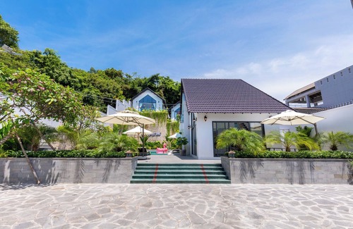 Vung Tau Villa | 800m2 mountain view villa, 300m walk to the Back Beach of VungTau city, VietNam.