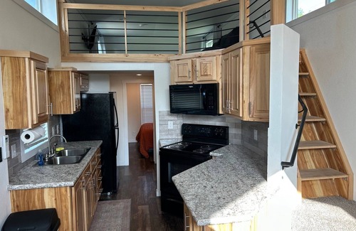 Honey Grove Cabin | 801 Cozy Loft cabin in delightful Honey Grove with AC, WiFi