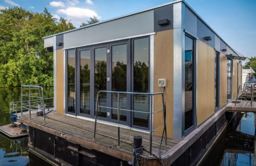 Billbrook Boat Rental | 80qm privates Hausboot in Hamburg-Mitte