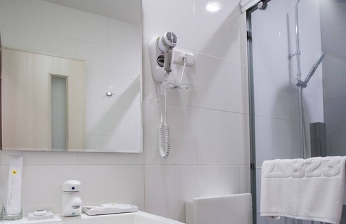 Jinhu Hotel | 823 Tourist Hotel