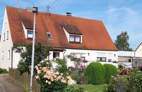Noerdlingen Apartment | 85qm große Ferienwohnung im Stadtteil Löpsingen mit eigenem Balkon