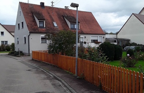 Noerdlingen Apartment | 85qm große Ferienwohnung im Stadtteil Löpsingen mit eigenem Balkon