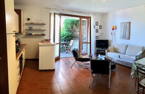 Ospedaletti Apartment | 85sqm holiday flat, in a park , close to the sea