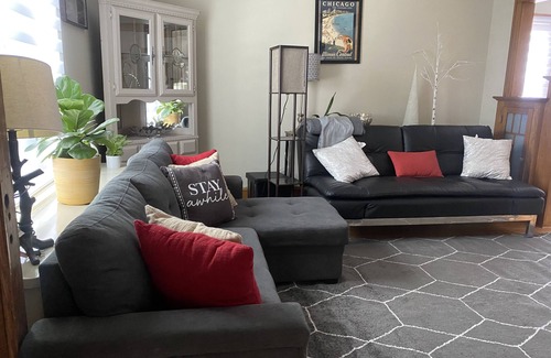 Franklin Park Apartment | 8Beds, 2Queen, 3Twin, 2Sofa sleepers. Min. to O’hare & Allstate. Free parking