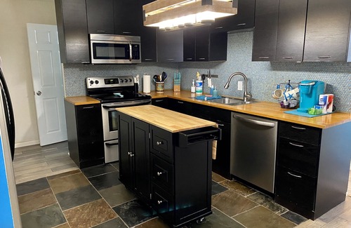 Madeira Beach House | 8BR/4BA sleeps up to 20 people! PRIME LOCATION!