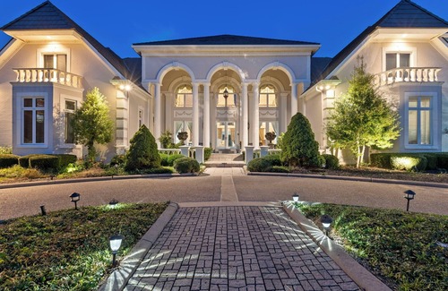 Frankfort House | 8BR 8BA Luxury Home, Olympic Sized Pool, 5 Mins to Buffalo Trace