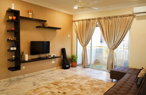 Tanjung Tanah Merah Condo | 9-11 pax 3R2B Teluk Kemang P. Dickson Condo