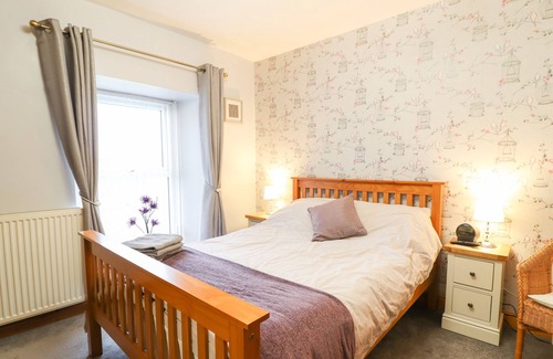 Trawsfynydd Cottage | 9 ARDUDWY TERRACE, pet friendly, with open fire in Trawsfynydd