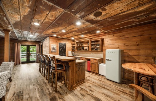 Helen Cabin | 9 Bedroom Lodge Barndominium Combo Sleeps Up to 30