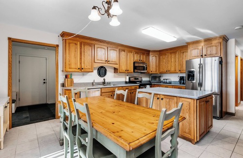 Interlochen House | 9 Beds, Swimming, & Hot Tub