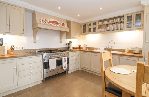 Aldeburgh House | 9 CHURCH FARM RISE, pet friendly, with a garden in Aldeburgh