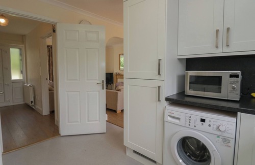 Eamont Bridge House | 9 EAMONT PARK, family friendly, with a garden in Penrith