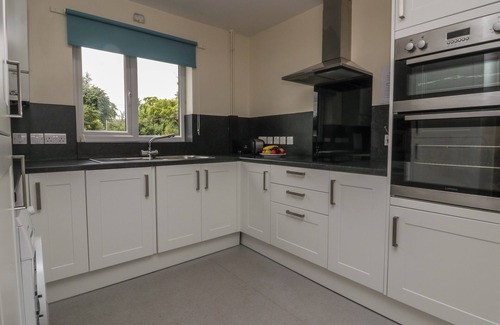Eamont Bridge House | 9 EAMONT PARK, family friendly, with a garden in Penrith