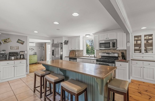 Sandwich House | 9 Fox Hill Lane- Updated, pet-friendly home .6 mile to association pond beach