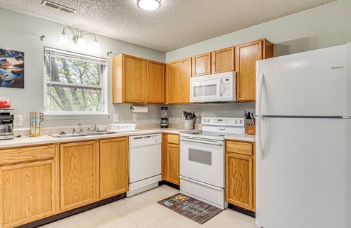 West Newton House | 9 Mi to Downtown Indianapolis: Quiet Home w/Yard
