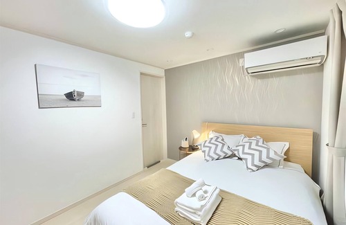 Nishiikebukuro Apartment | 9 - min to Ikebukuro, 2 - min to Yomachi. Cost - eff, 4 - pax. Room 102.