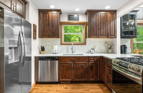 Freetown Apartment | 9 Oaks Log Cabin of Brown County