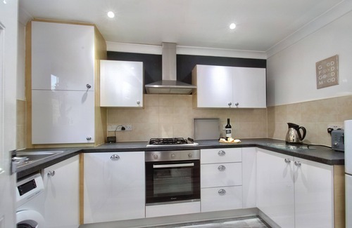 Brandesburton Cottage | 9 ORCHARD MEWS, pet friendly, with a garden in Brandesburton