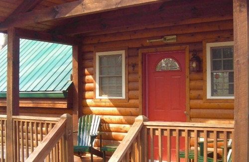 Ocoee Cabin | 9 Secluded Acres, Hot Tub & Pet Friendly. Close to Restaurants & River Rafting