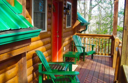 Ocoee Cabin | 9 Secluded Acres, Hot Tub & Pet Friendly. Close to Restaurants & River Rafting