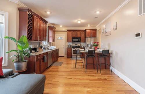 Dorchester Apartment | 90 - 4BR Dorchester - Sleek Apt near Marina Bayn