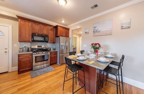 Dorchester Apartment | 90 - 4BR Dorchester - Sleek Apt near Marina Bayn
