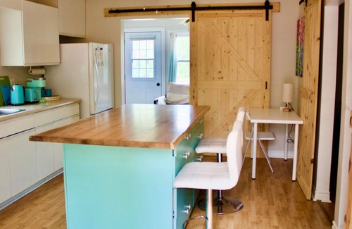 Carden Cottage | (90 min to GTA) Cozy Fall Cabin in Kawartha Lakes (Waterfront)
