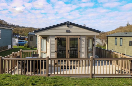Felinfach Cottage | 98 THE HERON, pet friendly, with a garden in New Quay