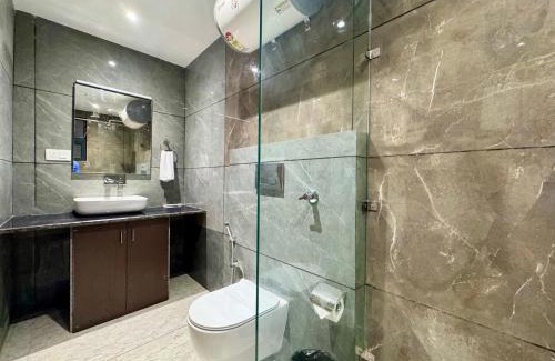 Kumarhatti Apartment | 9BHK Studio Appartment by KASAULI VISTA