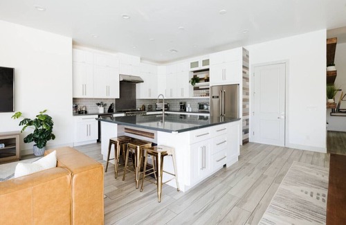 Hacienda Del Rey House | 9BR retreat w/fire pit & heated pool