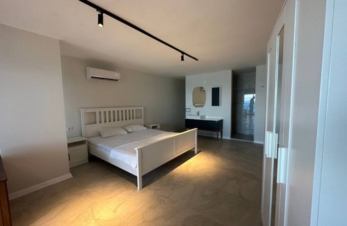 Finike Apartment | Açık Deniz Manzaralı Jakuzili Dublex Apart