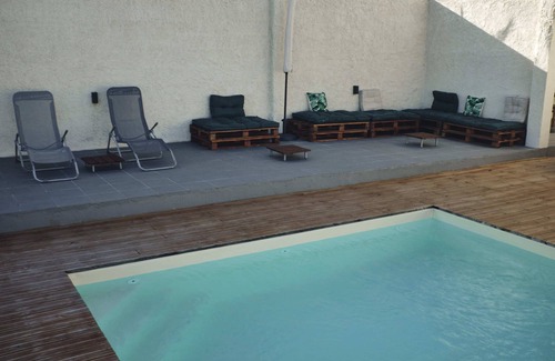 Praia de Santa Cruz Villa | A 1 Minuto a pé da Praia! Casa Familiar com Piscina, Jardim e Terraços