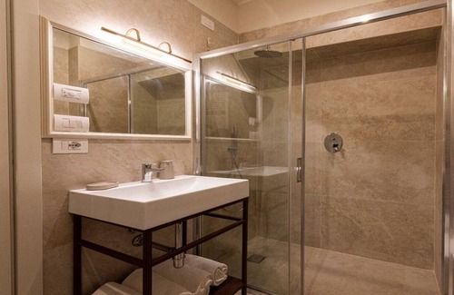 San Lorenzo Apartment | A 135m2 JEWEL IN FLORENCE’S HISTORICAL DISTRICT-MODERN,BRIGHT, AIRY!