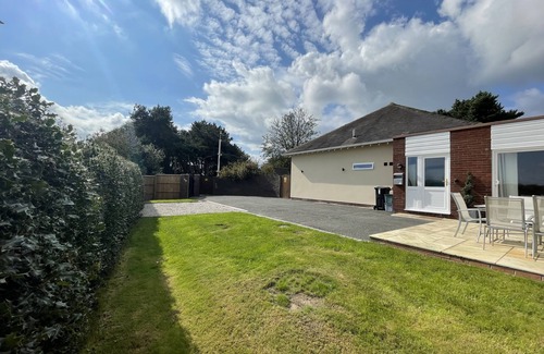 Frodsham House | A 3 bed property located on private grounds at the Top of the Ridge in Cheshire.