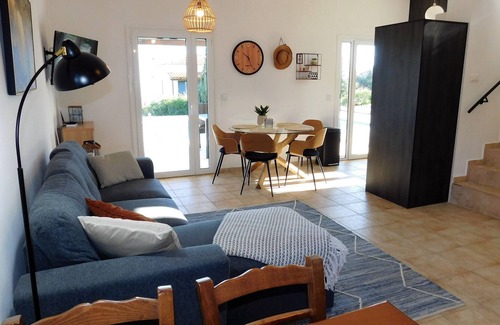 Kefalas Villa | A 3 bedroom villa w/ pool, sea views, privacy, & walk to tavernas & minimarkets