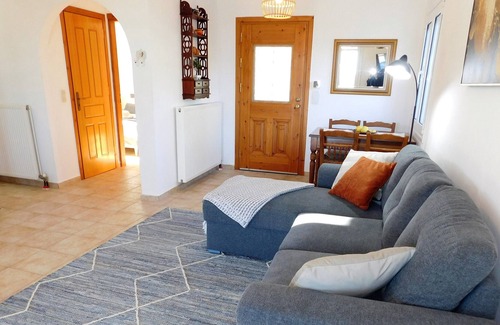 Kefalas Villa | A 3 bedroom villa w/ pool, sea views, privacy, & walk to tavernas & minimarkets