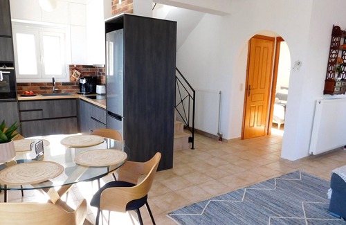 Kefalas Villa | A 3 bedroom villa w/ pool, sea views, privacy, & walk to tavernas & minimarkets